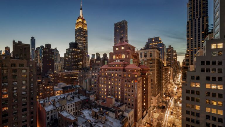 Us2-NH_Collection_New_York_Madison_Avenue_Views_night_facade_Empire