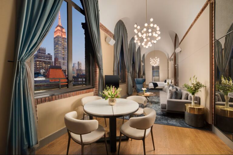 Us2-NH_Collection_New_York_Madison_Avenue_Room_Suite_Penthouse_Empire_State_Living_Room_Sunset